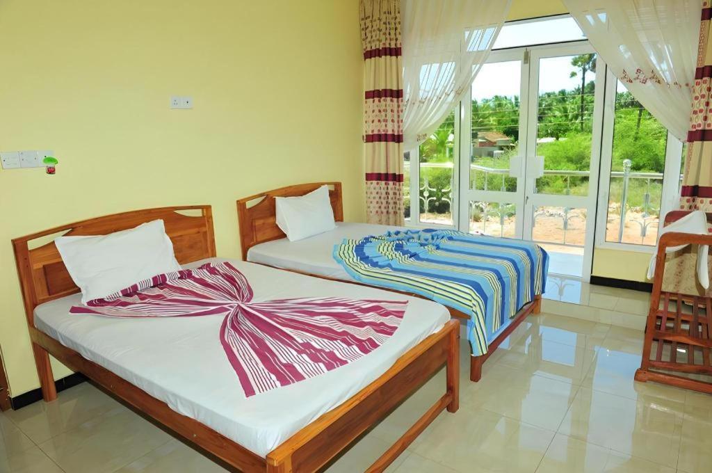 Hotel Glee Trincomalee Exteriör bild