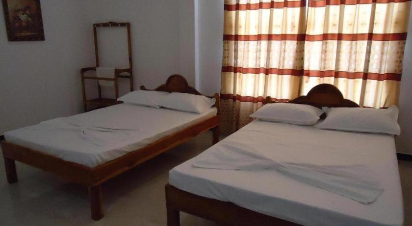 Hotel Glee Trincomalee Exteriör bild