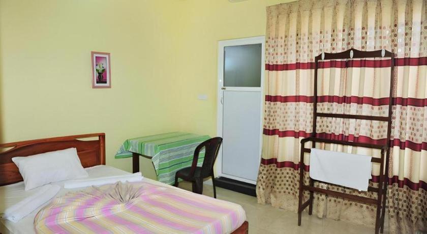 Hotel Glee Trincomalee Exteriör bild