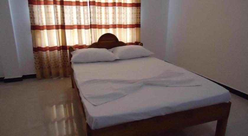 Hotel Glee Trincomalee Exteriör bild