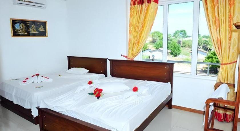 Hotel Glee Trincomalee Exteriör bild